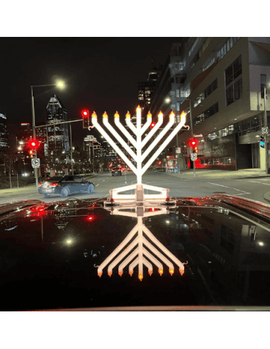 Chanukkiah De Menorah De Hanoucca Avec Des Bougies D'huile Image stock - Image du fond