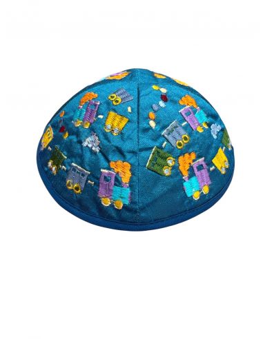 Kippa turquoise – broderie trains multicolores